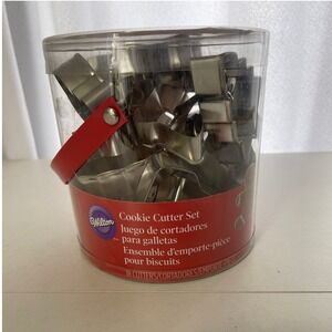 Wilton 18 Piece Metal Holiday Cookie Cutter Set Christmas Shapes Storage Bucket
